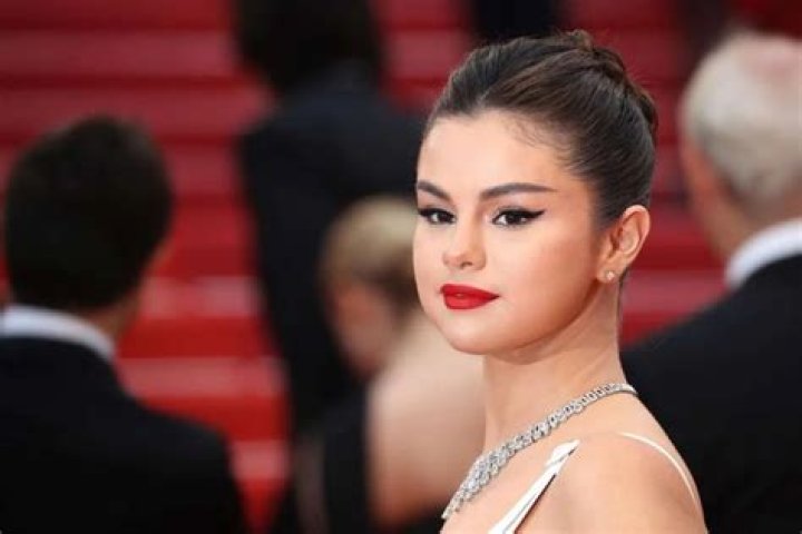 Selena Gomez Says She’s The ‘Troublemaker’ Of Her Friend Group – Reveals She Was A ‘Nerd’ In High School