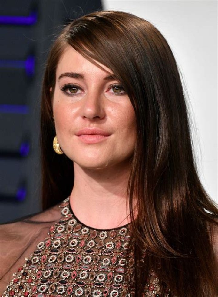 Shailene Woodley Biography - Facts, Childhood, Family Life & Achievements