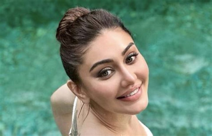 Shefali Jariwala in Bathing Suit Says "Take a Break" — Celebwell
