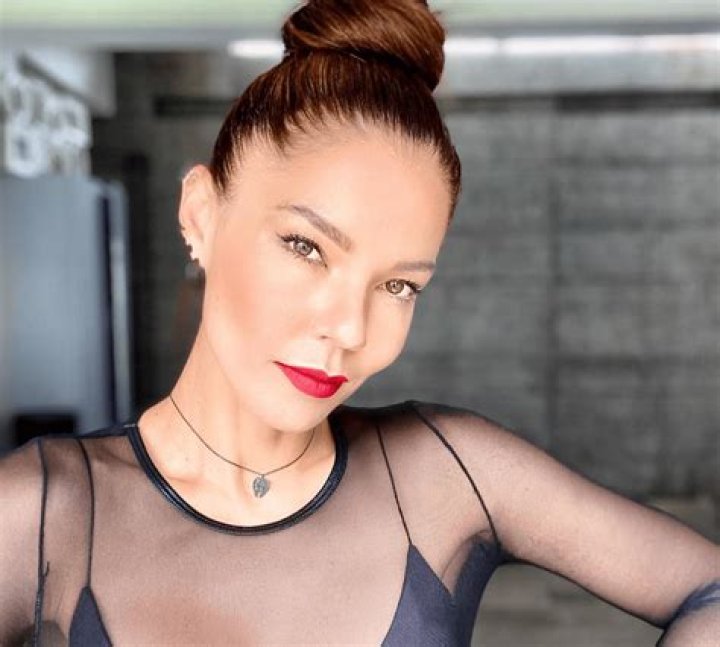 Shirly Gómez in Bathing Suit Says "I Love Sunsets" — Celebwell