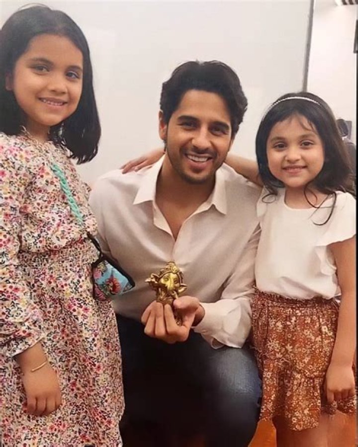 Sidharth Malhotra Biography – Facts, Childhood, Family Life, Career & Trivia