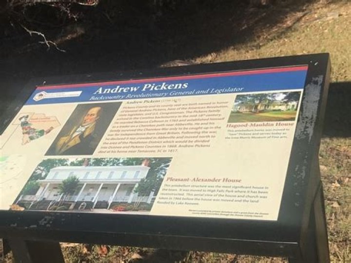 Slim Pickens Biography - Facts, Childhood, Family Life & Achievements