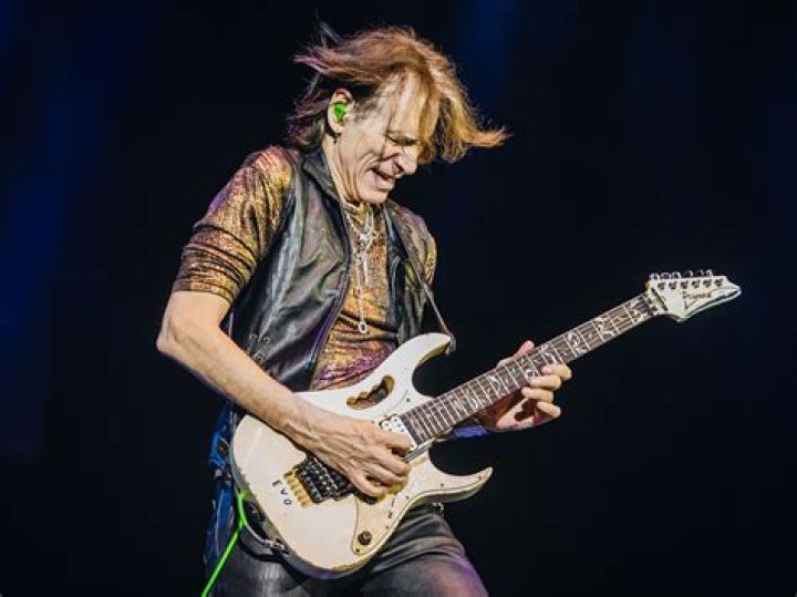 Steve Vai Biography - Facts, Childhood, Family Life & Achievements