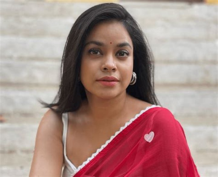 Sumona Chakravarti In Workout Gear Has “Just Another Leg Day”