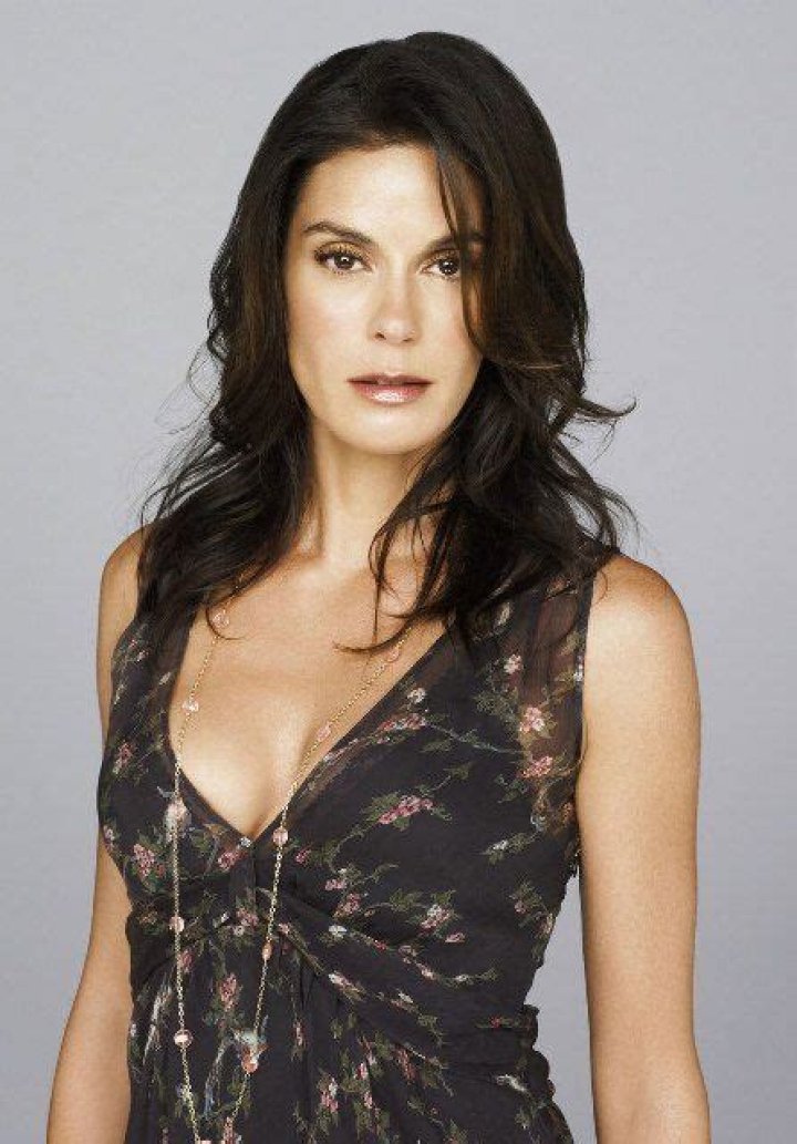 Teri Hatcher Bra Size, Age, Weight, Height, Measurements