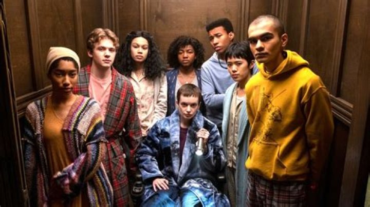 ‘The Midnight Club’ star opens up on Netflix axing the hit horror series