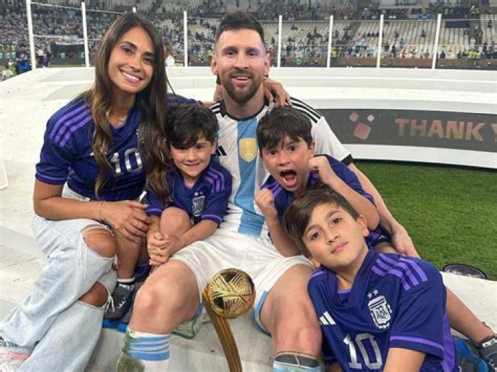 Thiago Almada family, girlfriend, children, parents, siblings