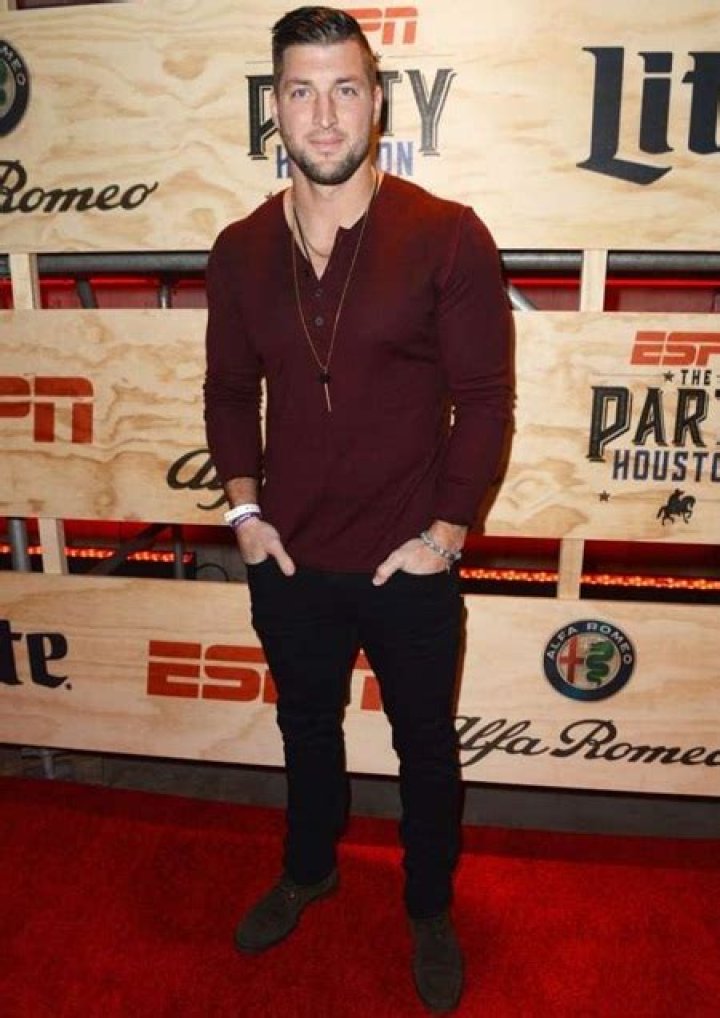 Tim Tebow Height Weight Body Measurements Shoe Size Age Facts