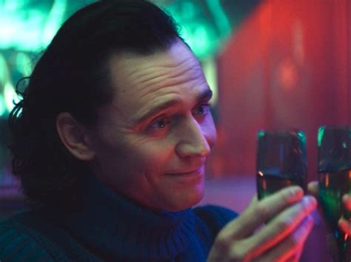 Tom Hiddleston reveals the meaning of his musical number in ‘Loki’ to Jimmy Kimmel