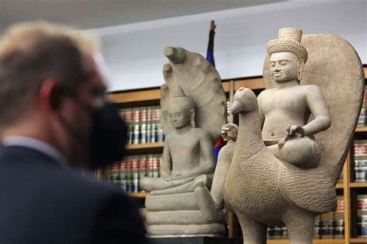 US returns looted cultural artifacts to Cambodia