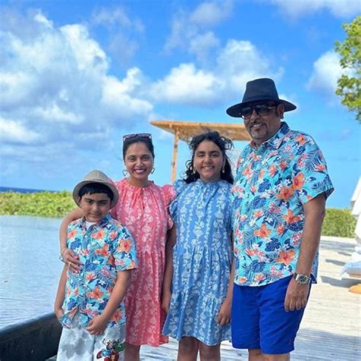 Vivek Deora Wiki, age, height, wife, children, occupation, net worth