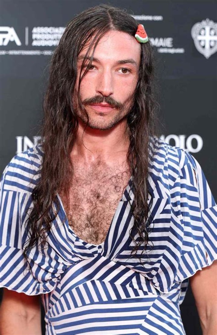 What are Ezra Miller’s pronouns? Is Ezra Miller a they? 