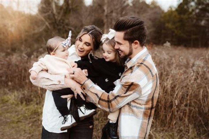 What does Andy Murray's dad do for a living?