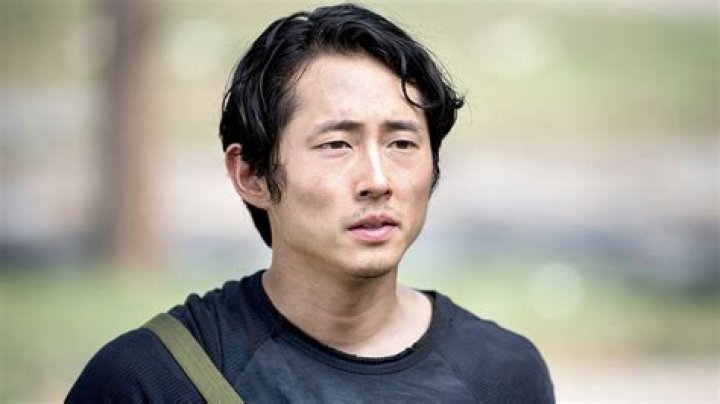 What episode does Glenn die in ‘The Walking Dead’ and how does it happen?