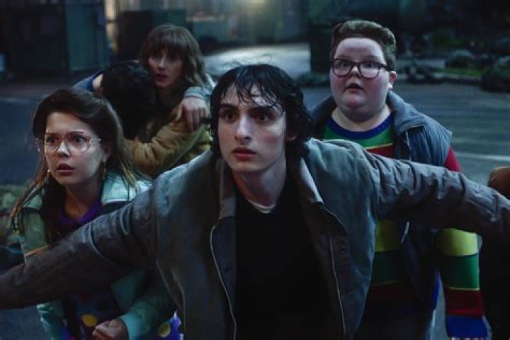 What Episode In Season 2 Does Derek Punch Mark? – Celebrity