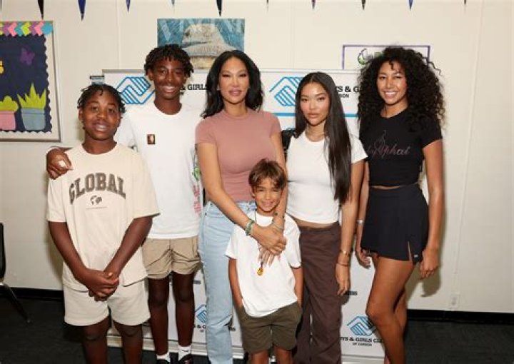 What ethnicity is Kimora Lee Simmons? Where are Kimora Lee Simmons’ parents from?