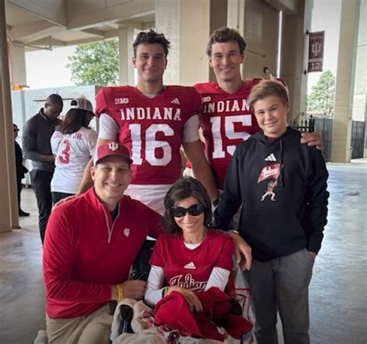 What happened to Fernando Botero's first wife?