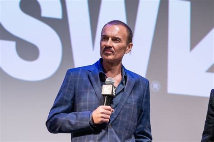 What happened to Julian Robertson wife?