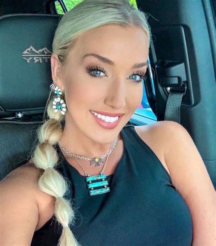 Where did Lunden Alexis Roberts go to college?