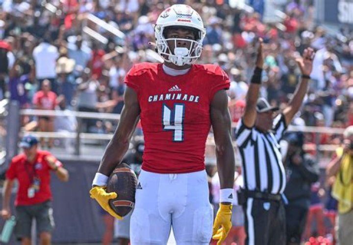 Where did Shi Smith go to college? Did Shi Smith play college football?