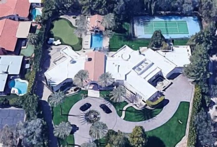 Where does Charles Barkley live?