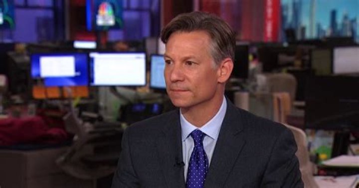 Where does Richard Engel live?