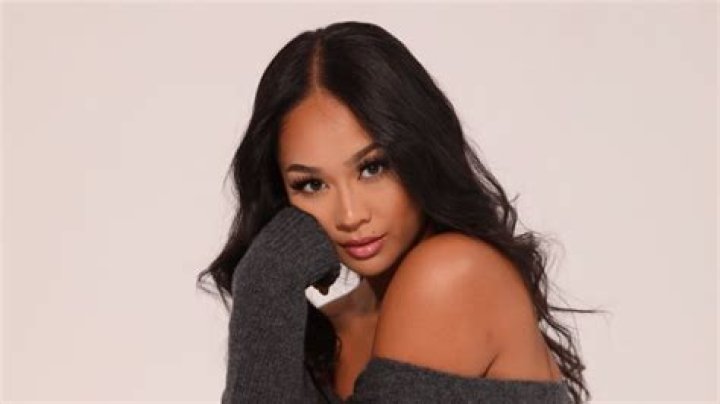 Where is ‘The Bachelor’ contestant Lea Cayanan from and where does she currently reside?