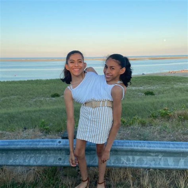 Who are the twins in Camp Nowhere? – Celebrity