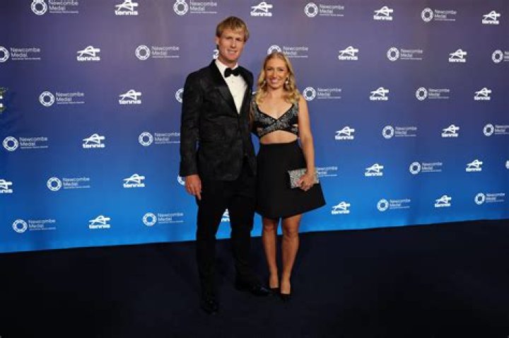 Who is Anastasia Potapova ex-boyfriend Alex De Minaur?
