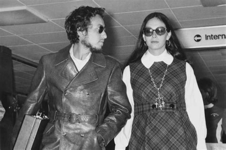 Who is Bob Dylan wife Sara Dylan?