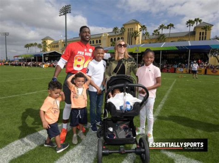 Who is Chelsie Kyriss, Antonio Brown's baby mama?