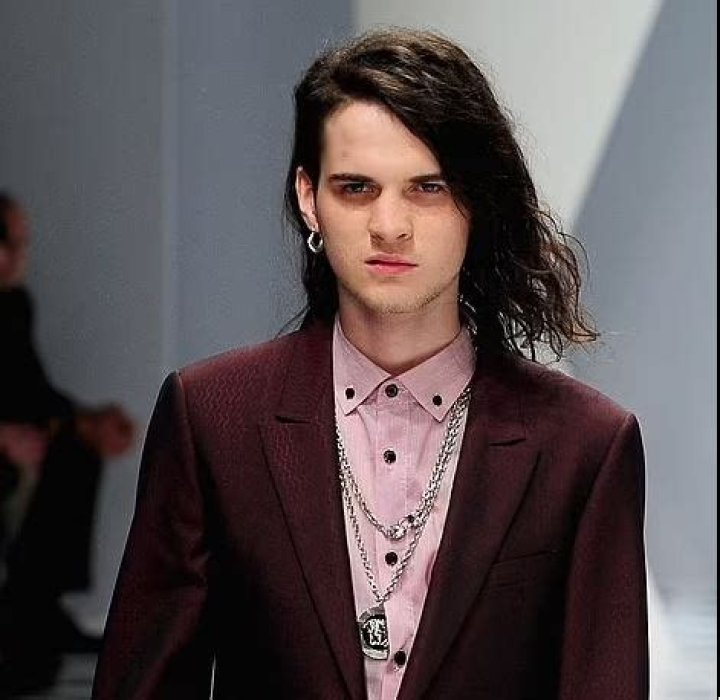 Who is Jethro Cave mother?