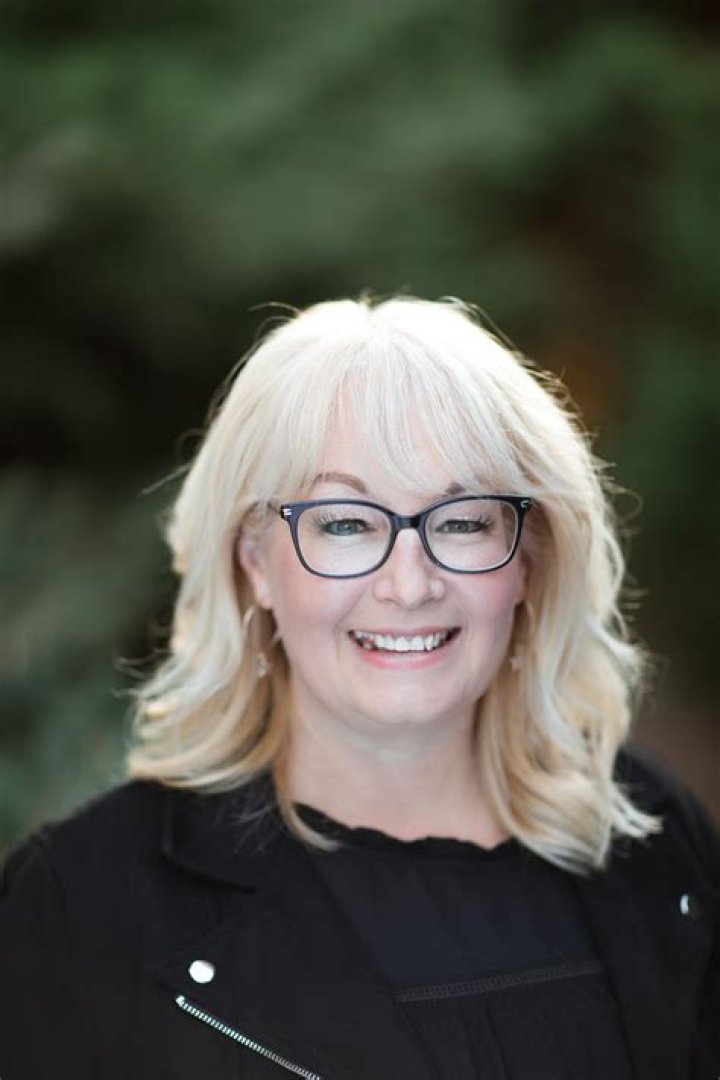 Who is Lynn Garland? Bio, age, height, children, profession, net worth