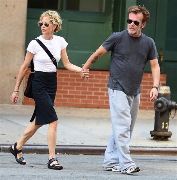 Who is Meg Ryan dating?
