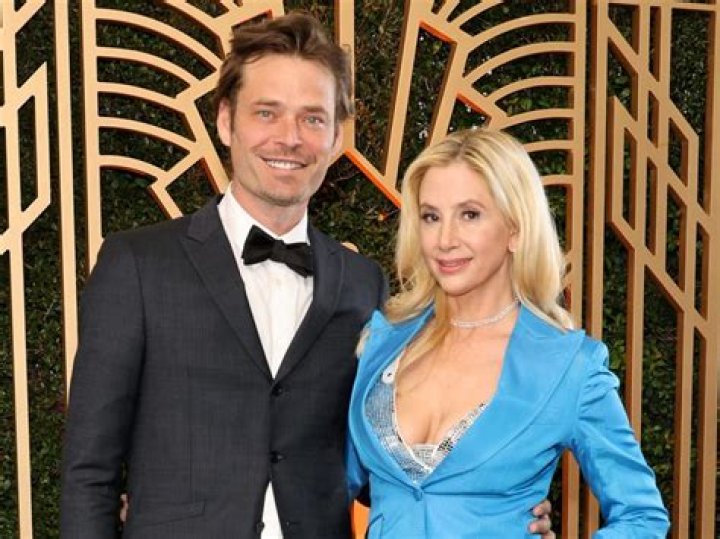 Who is Mira Sorvino husband Christopher Backus?