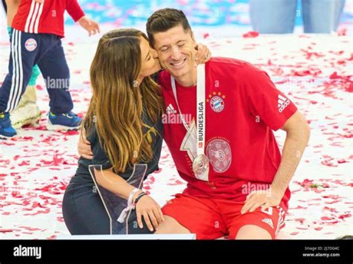 Who is Robert Lewandowski wife Anna Lewandowska? Wiki, age, birthday, Instagram, children, net worth