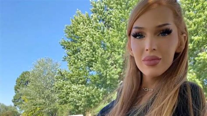 Who is stormigee on TikTok and what is she best known for?