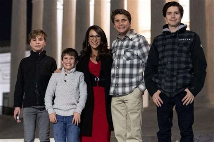 Who is the father of Lauren Boebert first child? How old was Lauren Boebert when she had her first child?