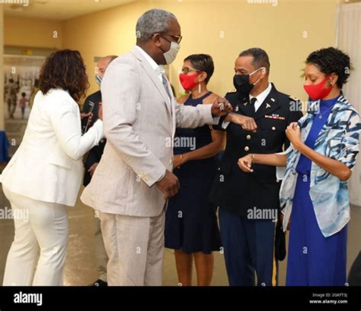 Who is Yolanda Cabodevilla, wife of Albert Bryan Jr.?