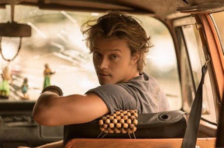 Who plays JJ in ‘Outer Banks?’