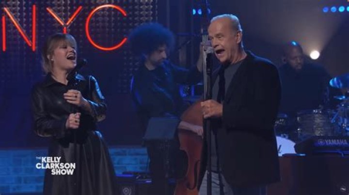 Who sings the closing song on Frozen 2? – Celebrity