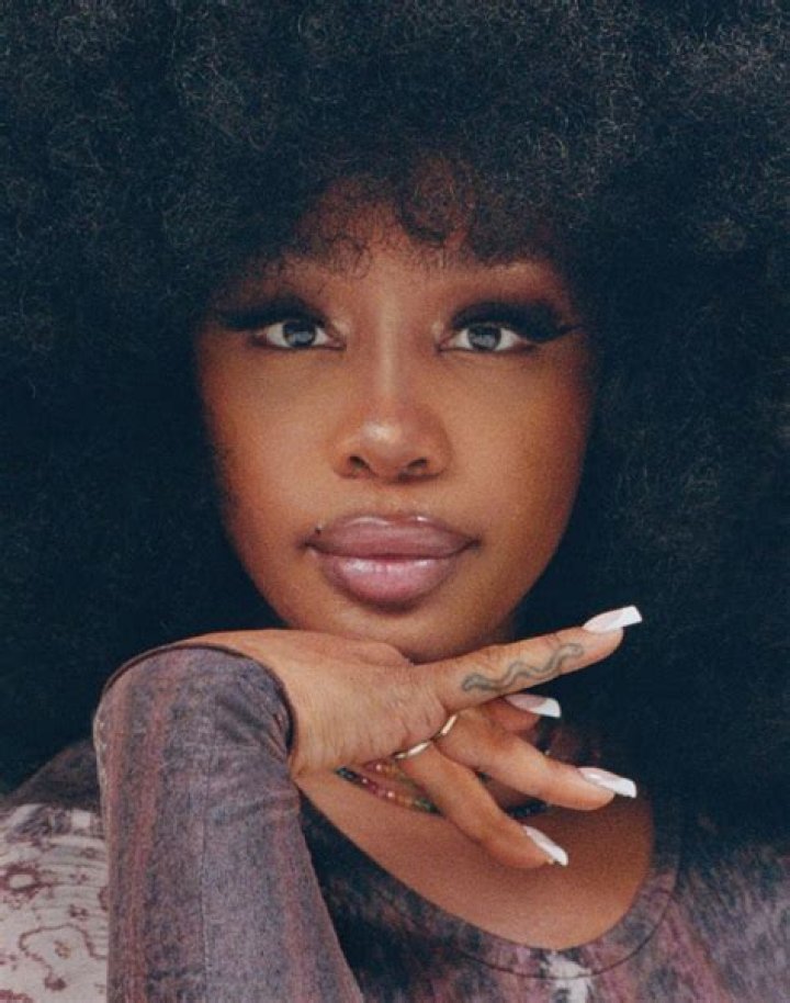 Why is SZA retiring?