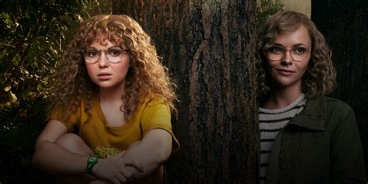 Yellowjackets' Samantha Hanratty in Bathing Suit is "Summer Time Badness" — Celebwell