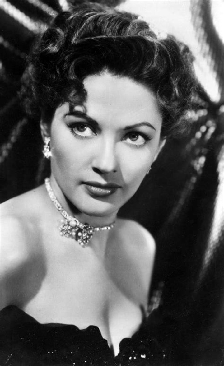 Yvonne De Carlo Biography - Facts, Childhood, Family Life & Achievements
