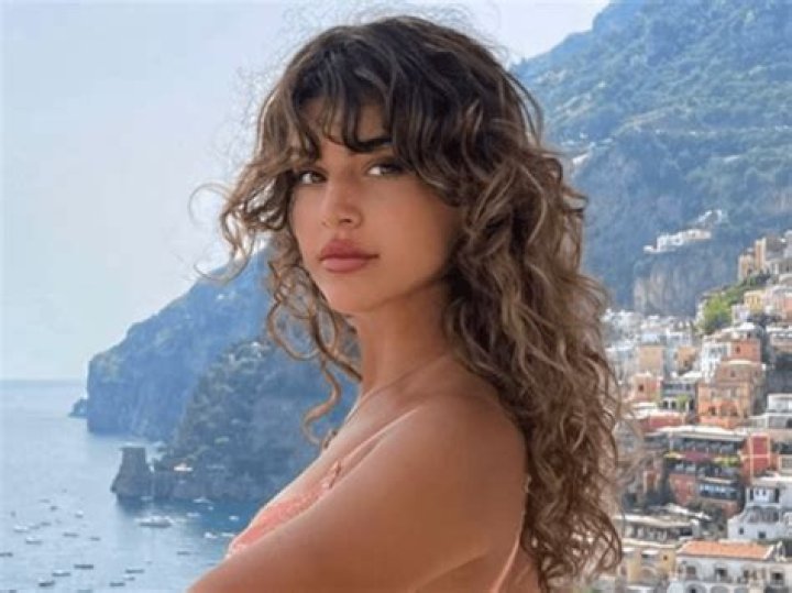 Zoe Gara in Bathing Suit is "Wow" — Celebwell